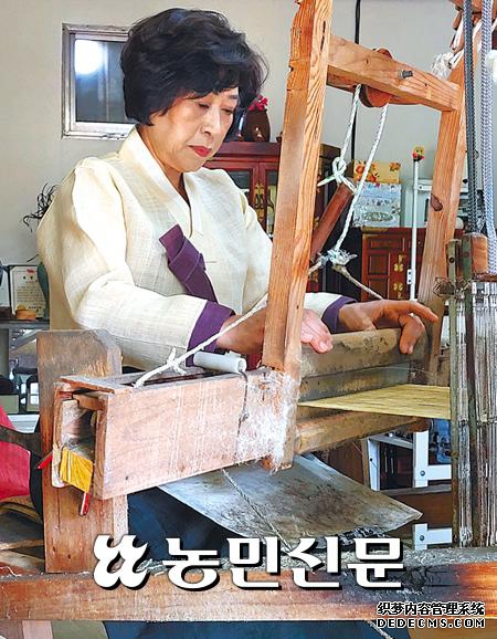 韩国传统服装简介_韩国传统服装_韩国传统服饰