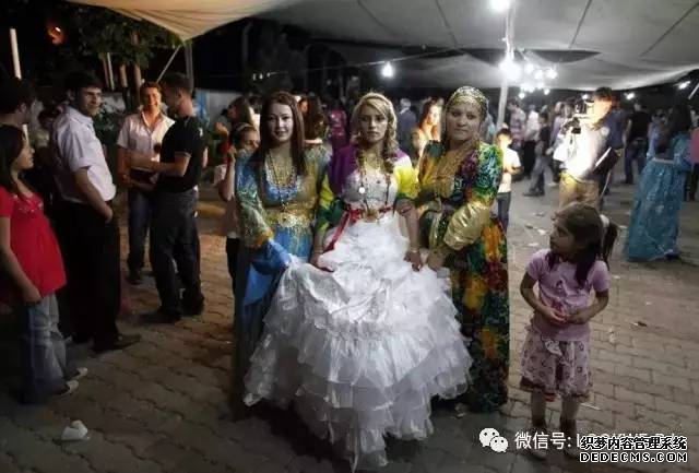 婚礼的服饰和服饰文化_传统婚礼服装_结婚服装传统礼服叫啥