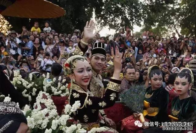 结婚服装传统礼服叫啥_婚礼的服饰和服饰文化_传统婚礼服装