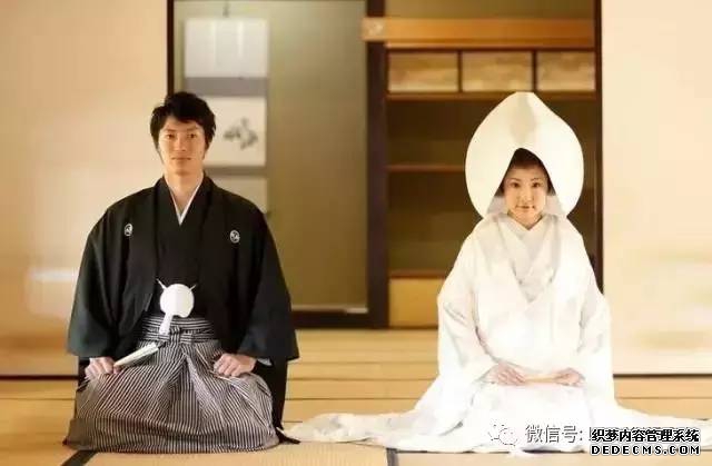 婚礼的服饰和服饰文化_结婚服装传统礼服叫啥_传统婚礼服装