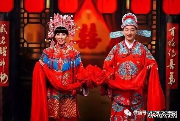 婚礼的服饰和服饰文化_结婚服装传统礼服叫啥_传统婚礼服装